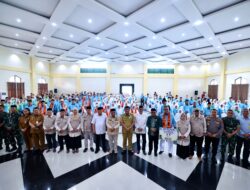 pelepasan-jemaah-haji-sulut-2026-gubernur-yulius-serahkan-bantuan-dana-dan-pesankan-persatuan1-scaled